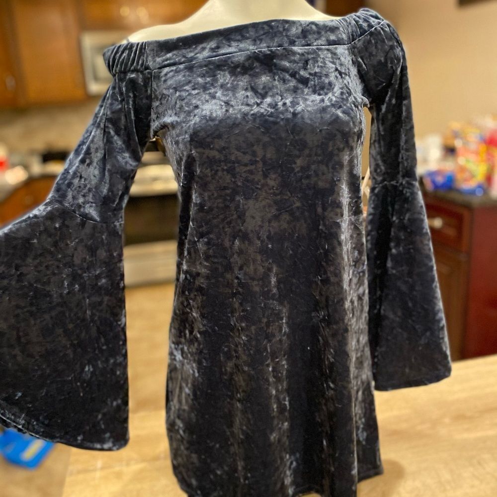 True Destiny Velvet Off Shoulder Bell Sleeve Top Gray Blue Size Small Boho